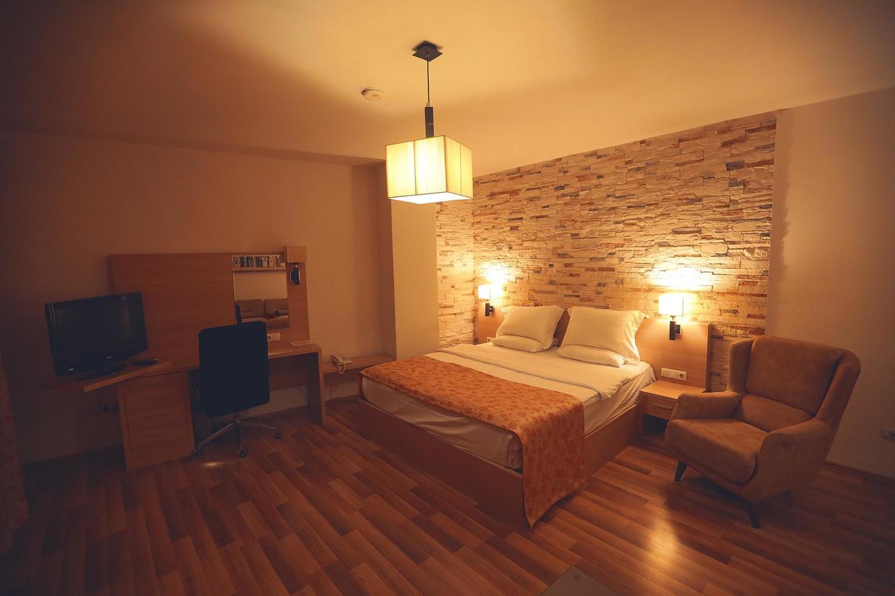 Hotel Pinocchio Priştine Dış mekan fotoğraf