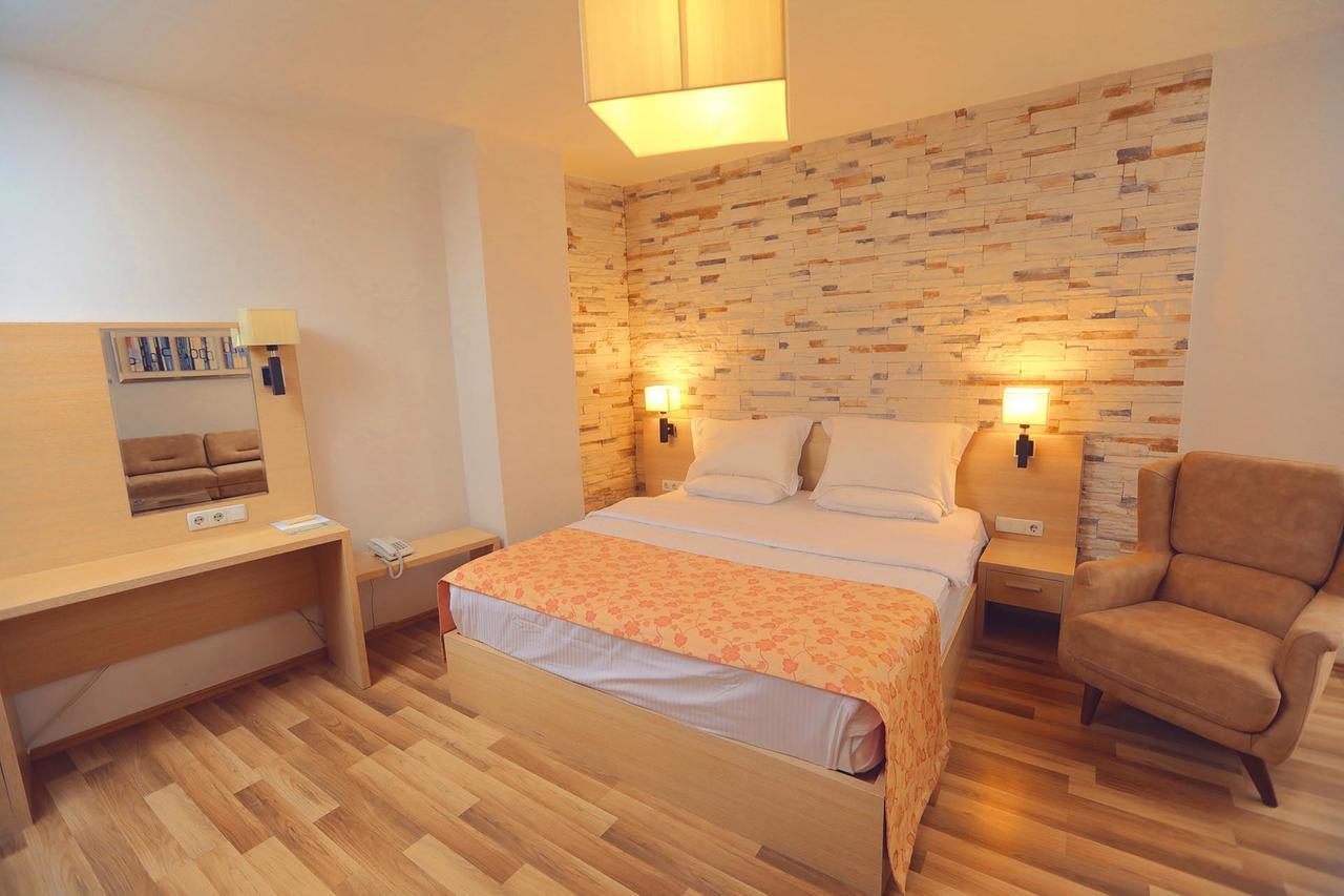 Hotel Pinocchio Priştine Dış mekan fotoğraf
